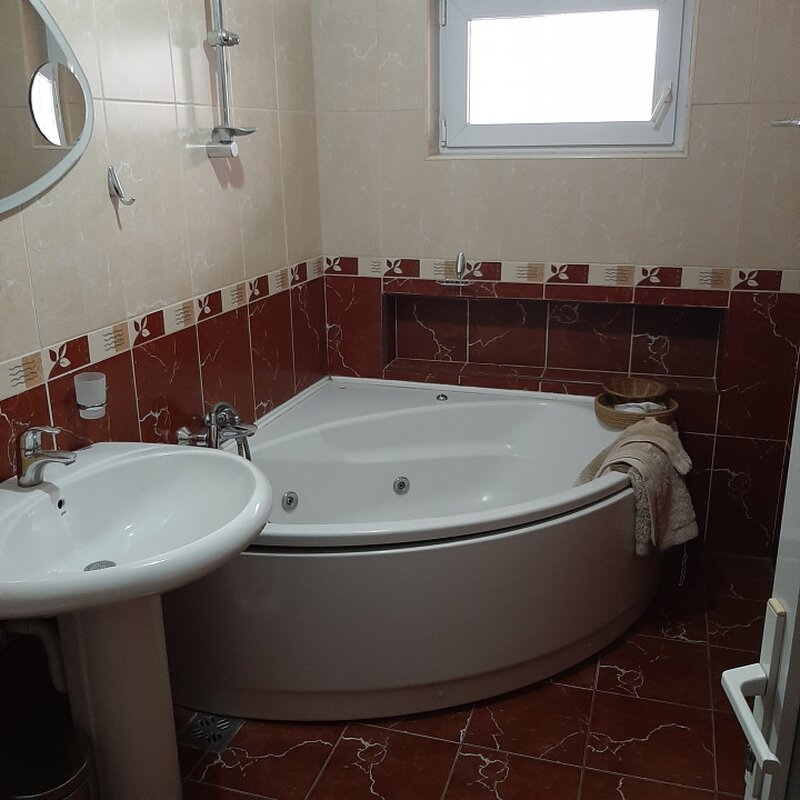 Drumul Taberei, Lidl Moinesti, Spatiu comercial si Vila rezidentiala